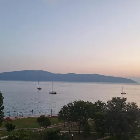 Wake Up To Sea Views Luxury 2br In Lejlighed